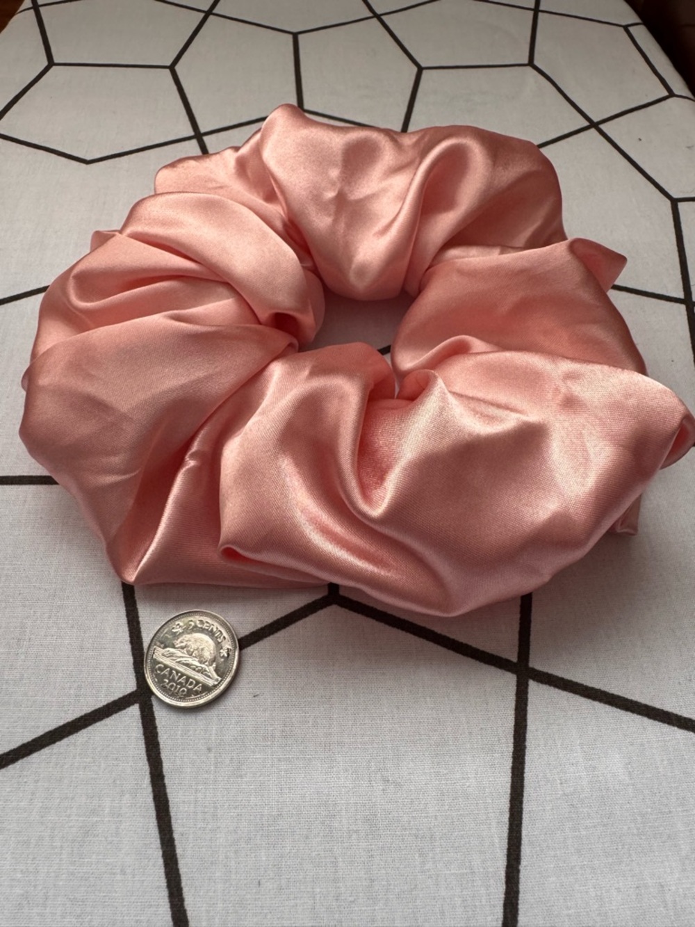 Pink medium Scrunchie - Picture 3 of 4